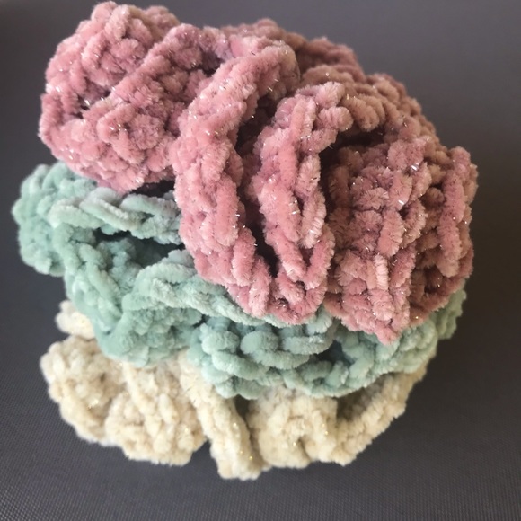 Velvet Scrunchie Set - Picture 2 of 11